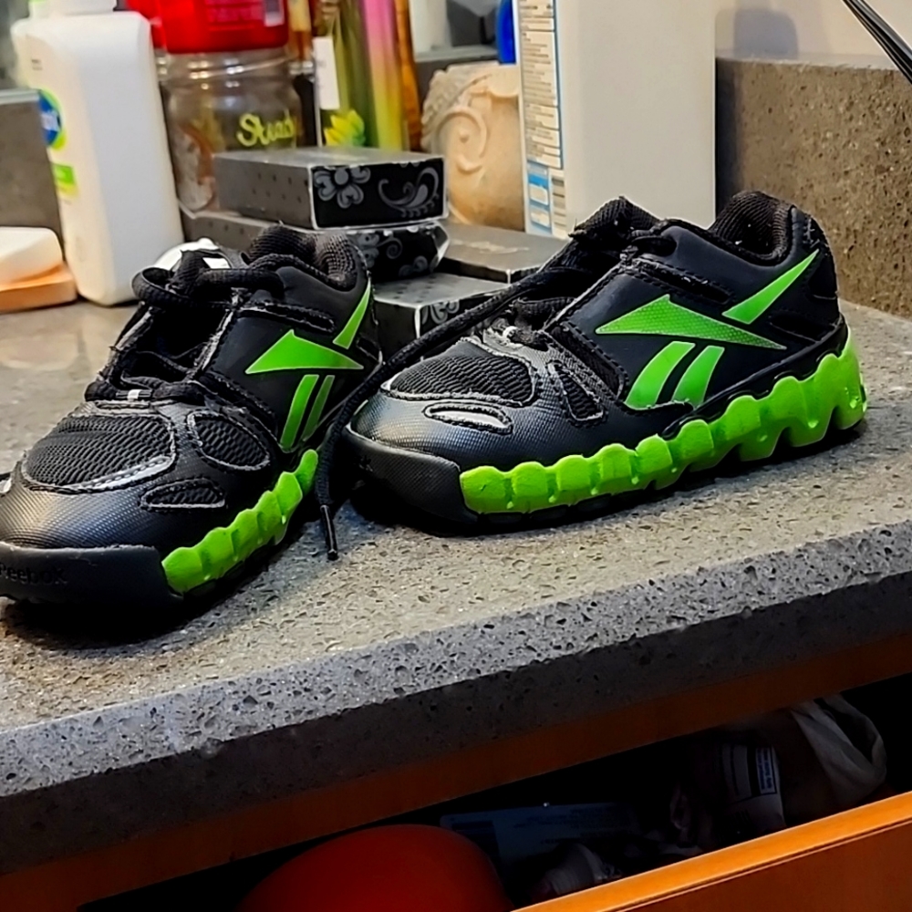 Reebok Zigtech Zig Dynamic Youth Boy's/Girl's Black/Sushi Green Running Shoes